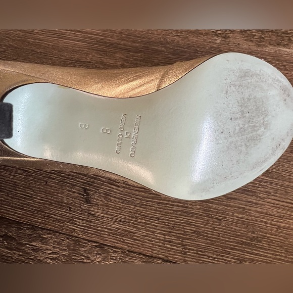 Gold leather peep toe shoes - Picture 3 of 3